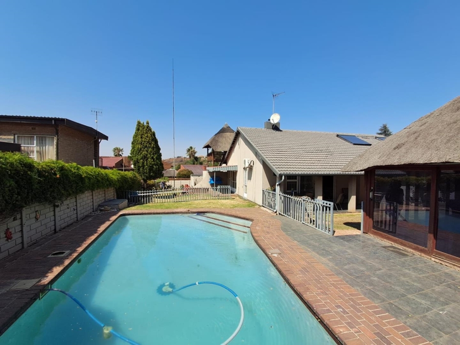 4 Bedroom Property for Sale in Mulbarton Gauteng