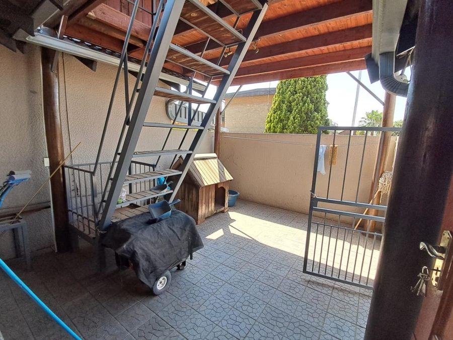 4 Bedroom Property for Sale in Mulbarton Gauteng