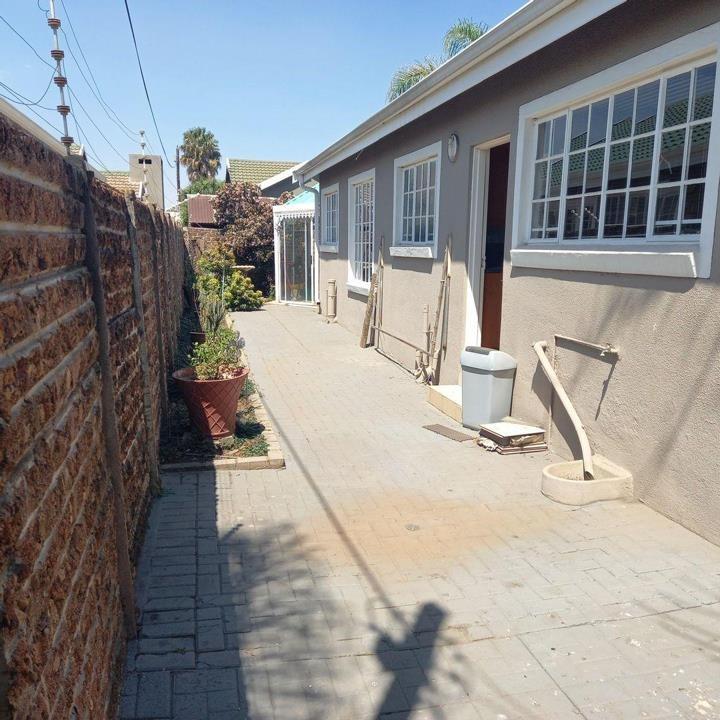 3 Bedroom Property for Sale in Verwoerdpark Gauteng