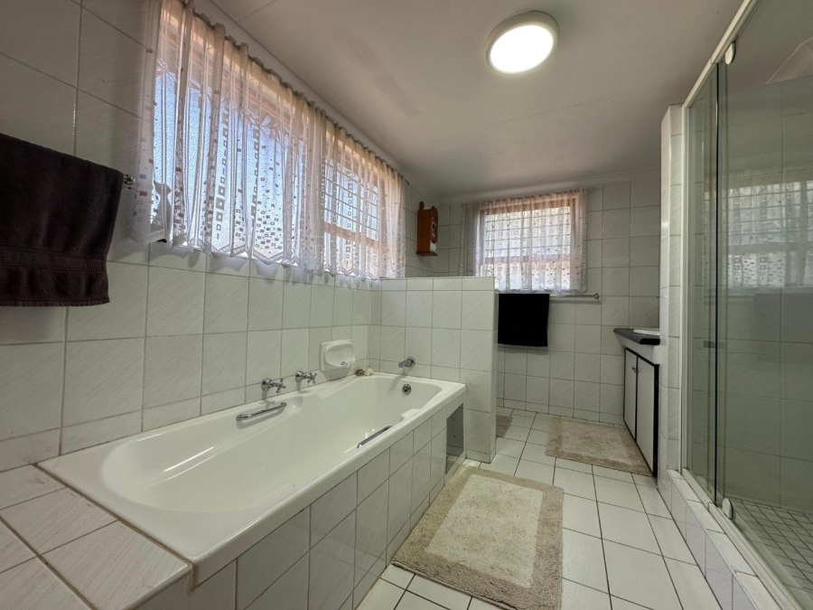 4 Bedroom Property for Sale in Faerie Glen Gauteng