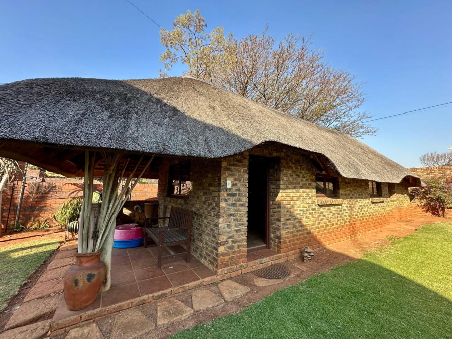 4 Bedroom Property for Sale in Faerie Glen Gauteng