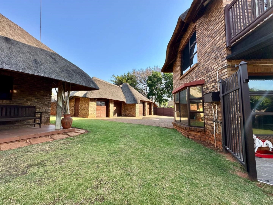 4 Bedroom Property for Sale in Faerie Glen Gauteng