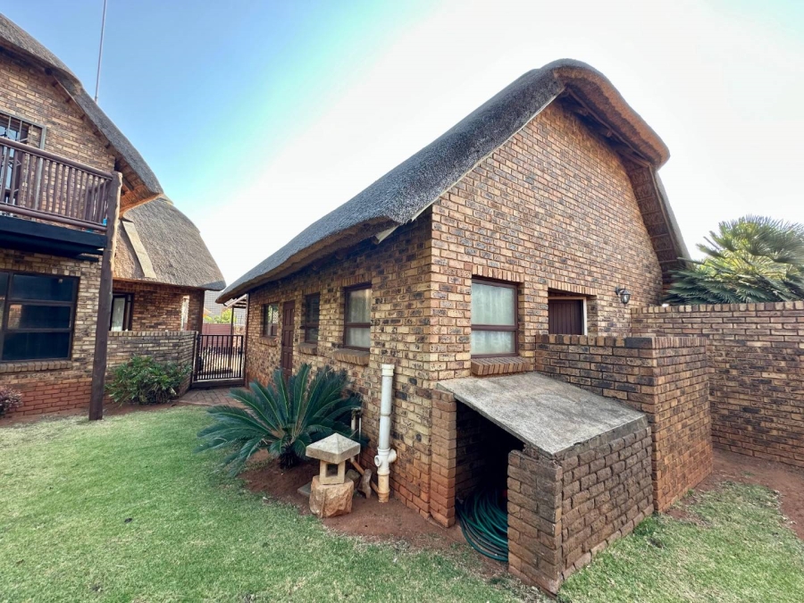 4 Bedroom Property for Sale in Faerie Glen Gauteng