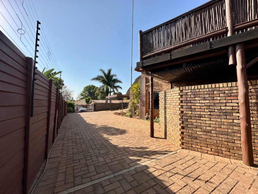 4 Bedroom Property for Sale in Faerie Glen Gauteng