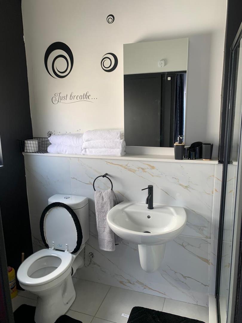 To Let 1 Bedroom Property for Rent in Crowthorne AH Gauteng