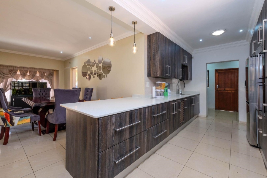 4 Bedroom Property for Sale in Buccleuch Gauteng