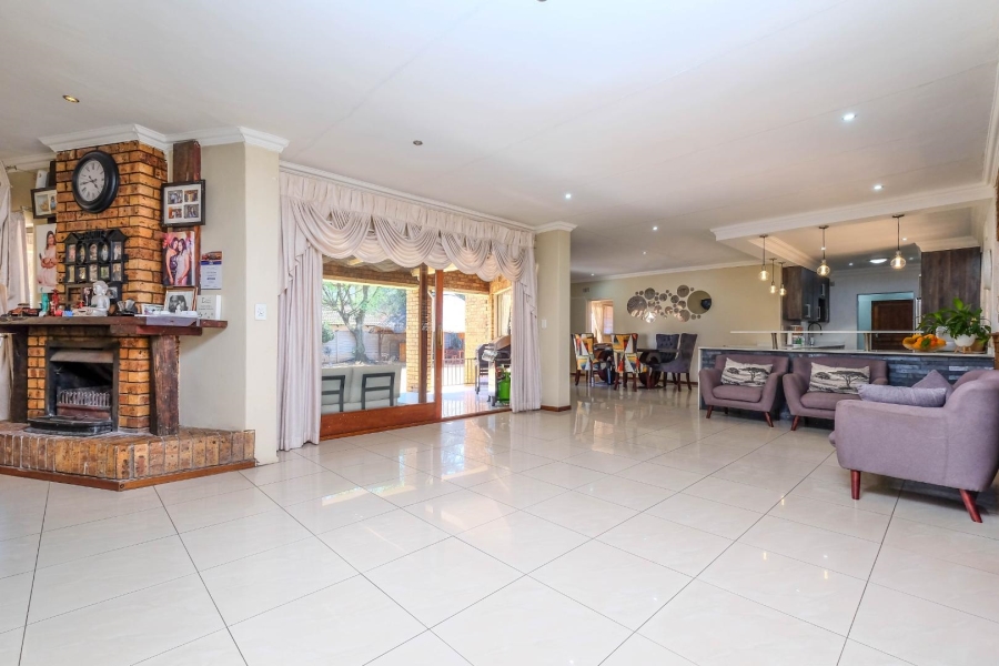 4 Bedroom Property for Sale in Buccleuch Gauteng