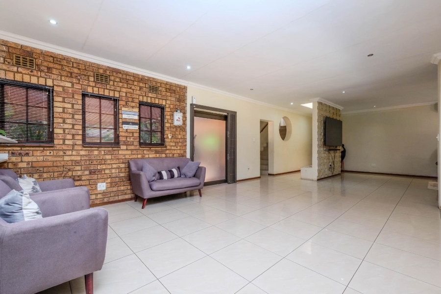 4 Bedroom Property for Sale in Buccleuch Gauteng