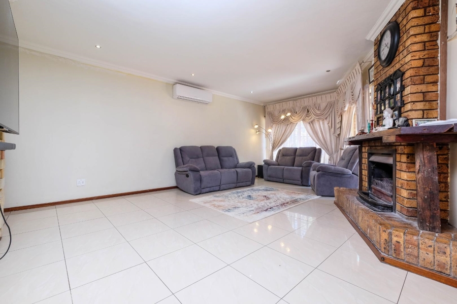 4 Bedroom Property for Sale in Buccleuch Gauteng