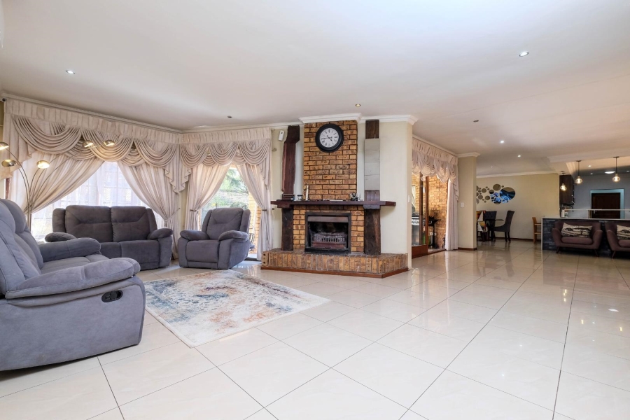 4 Bedroom Property for Sale in Buccleuch Gauteng