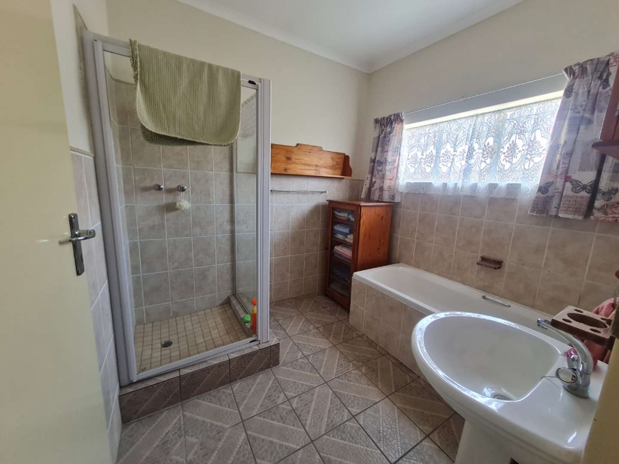 5 Bedroom Property for Sale in Lyttelton Manor Gauteng