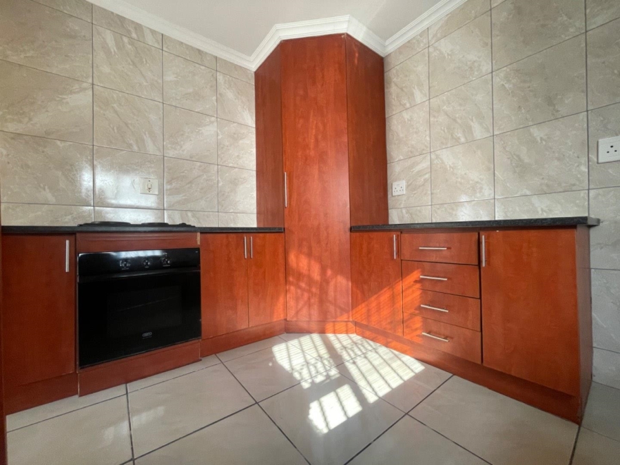 To Let 1 Bedroom Property for Rent in Klippoortjie A H Gauteng