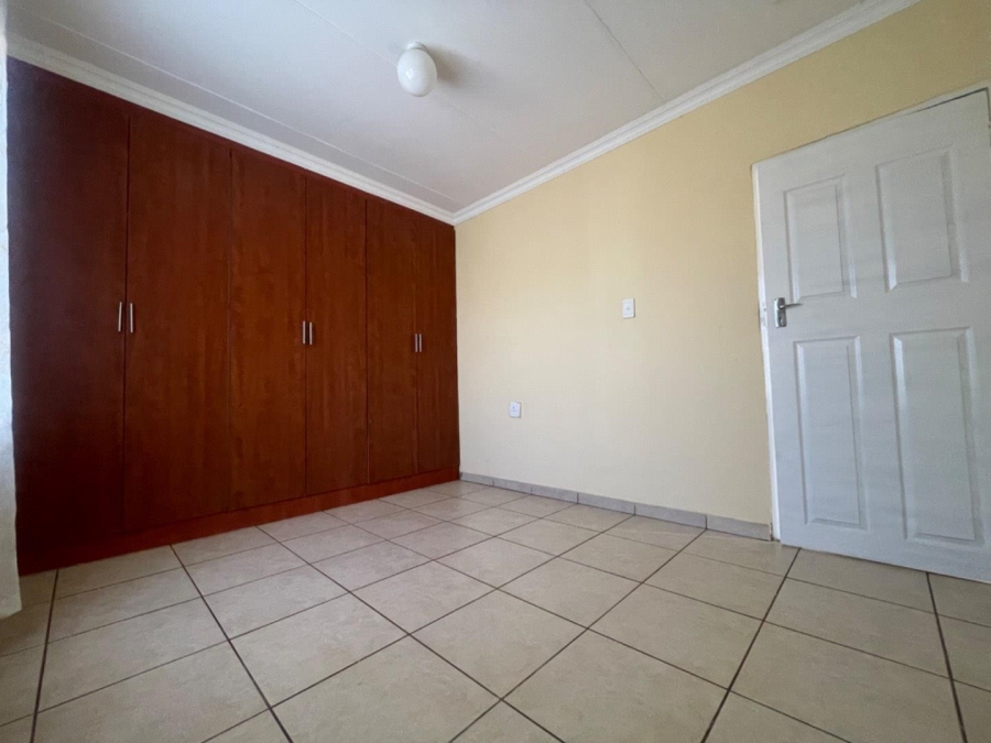 To Let 1 Bedroom Property for Rent in Klippoortjie A H Gauteng