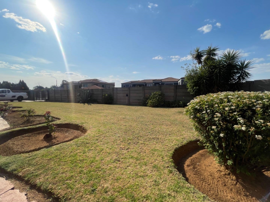 To Let 1 Bedroom Property for Rent in Klippoortjie A H Gauteng