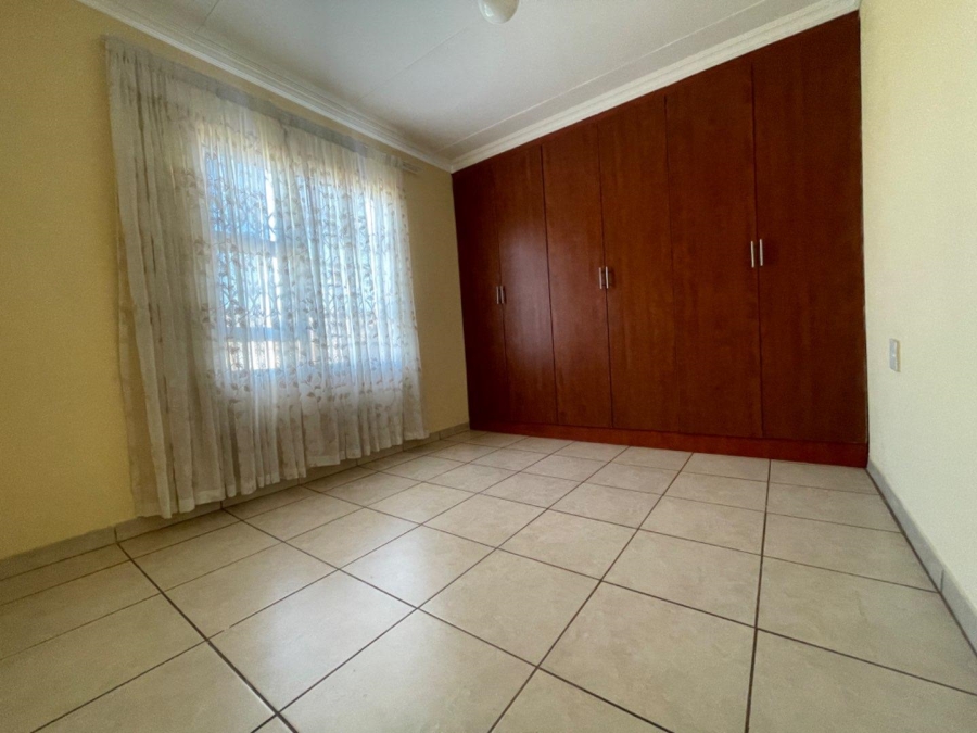 To Let 1 Bedroom Property for Rent in Klippoortjie A H Gauteng