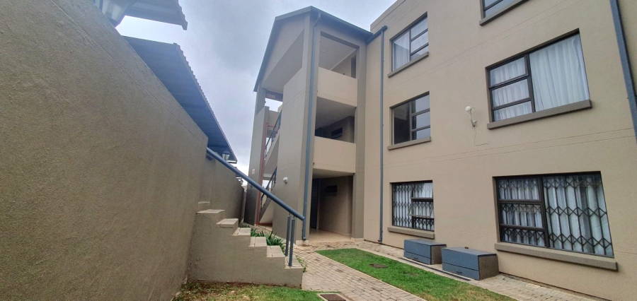 To Let 2 Bedroom Property for Rent in Ruimsig Gauteng