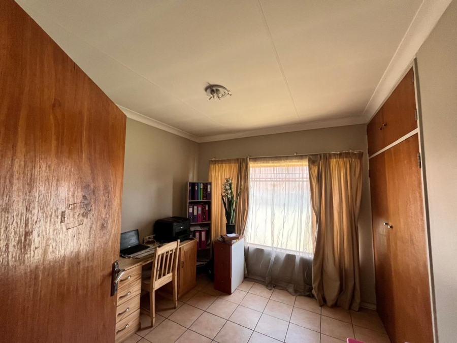 To Let 4 Bedroom Property for Rent in Roseville Gauteng