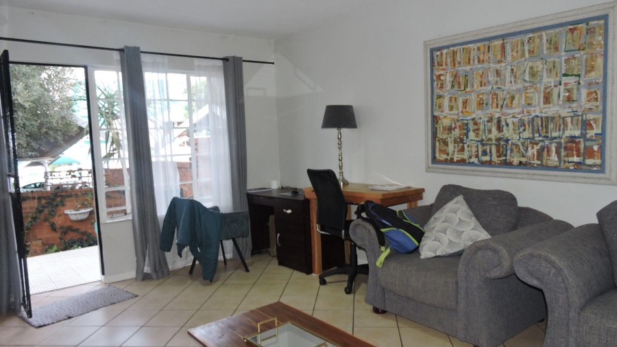 To Let 2 Bedroom Property for Rent in Faerie Glen Gauteng