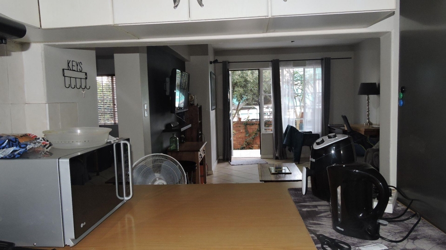 To Let 2 Bedroom Property for Rent in Faerie Glen Gauteng