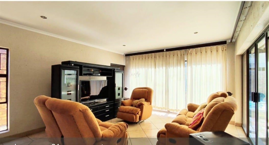 4 Bedroom Property for Sale in Glen Marais Gauteng