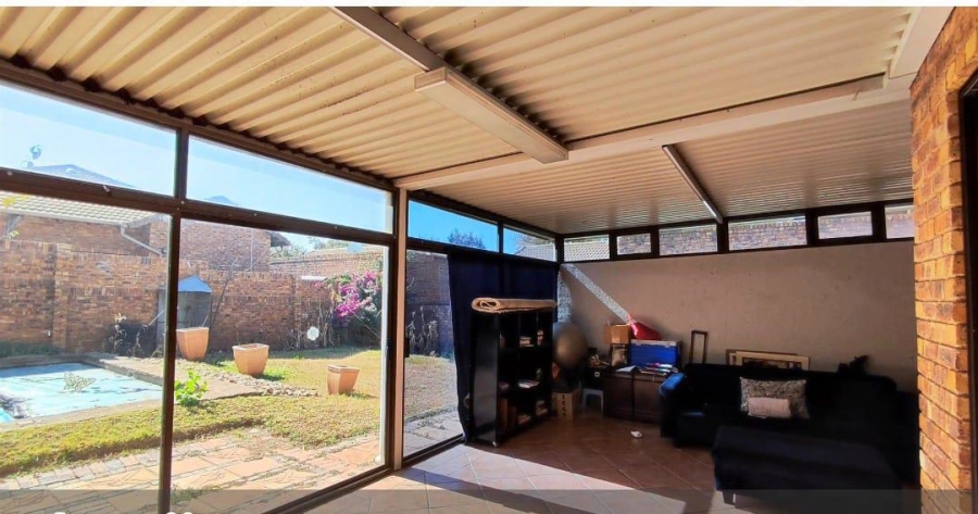 4 Bedroom Property for Sale in Glen Marais Gauteng