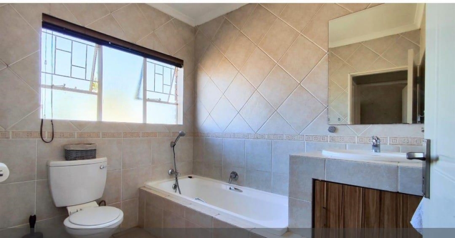 4 Bedroom Property for Sale in Glen Marais Gauteng