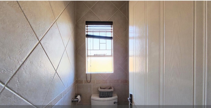 4 Bedroom Property for Sale in Glen Marais Gauteng