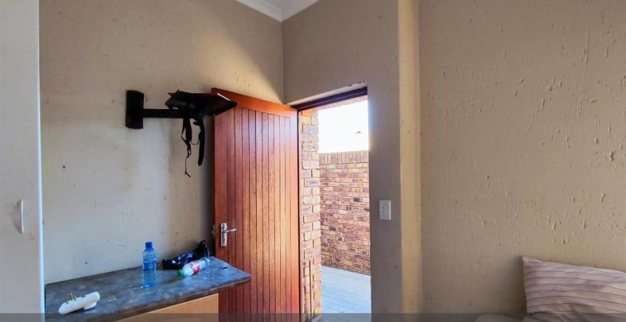 4 Bedroom Property for Sale in Glen Marais Gauteng