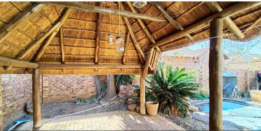 4 Bedroom Property for Sale in Glen Marais Gauteng