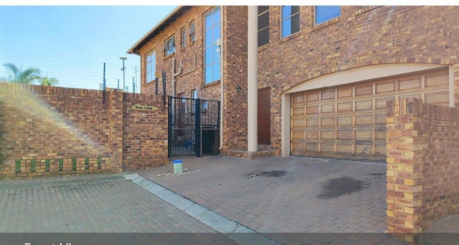 4 Bedroom Property for Sale in Glen Marais Gauteng