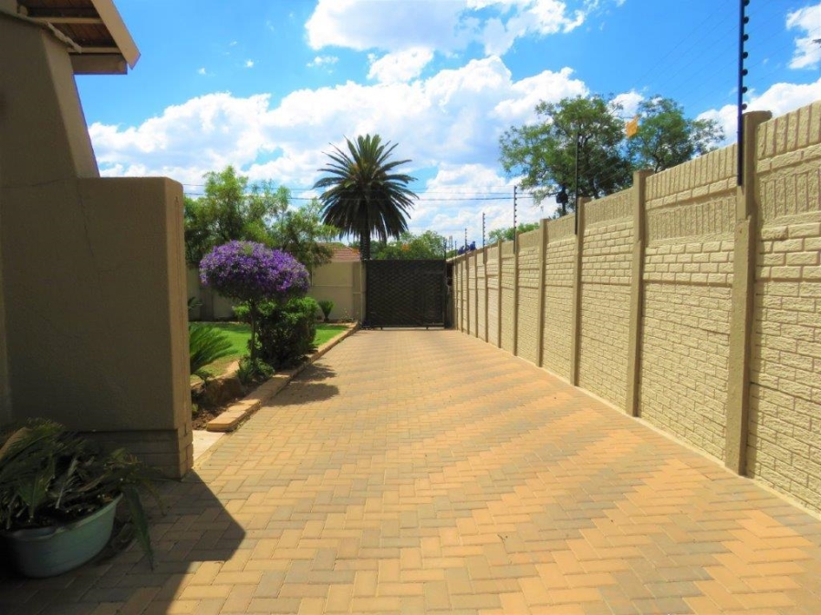 3 Bedroom Property for Sale in Robertsham Gauteng