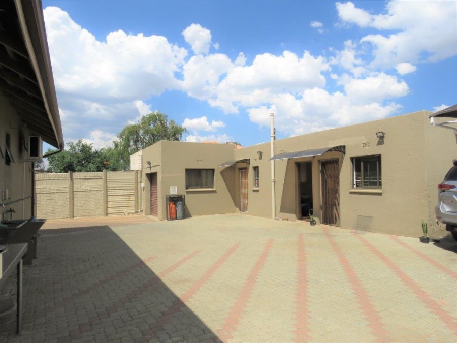 3 Bedroom Property for Sale in Robertsham Gauteng