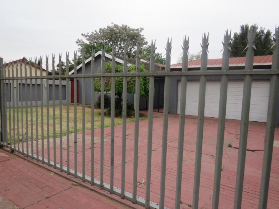 3 Bedroom Property for Sale in Brackendowns Gauteng