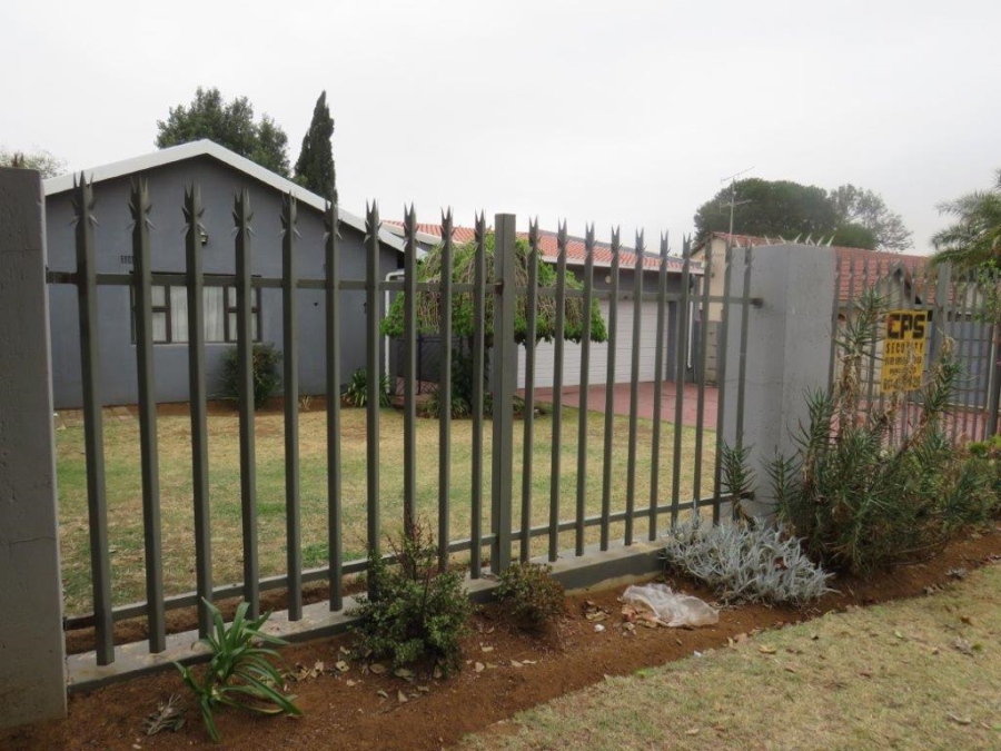 3 Bedroom Property for Sale in Brackendowns Gauteng