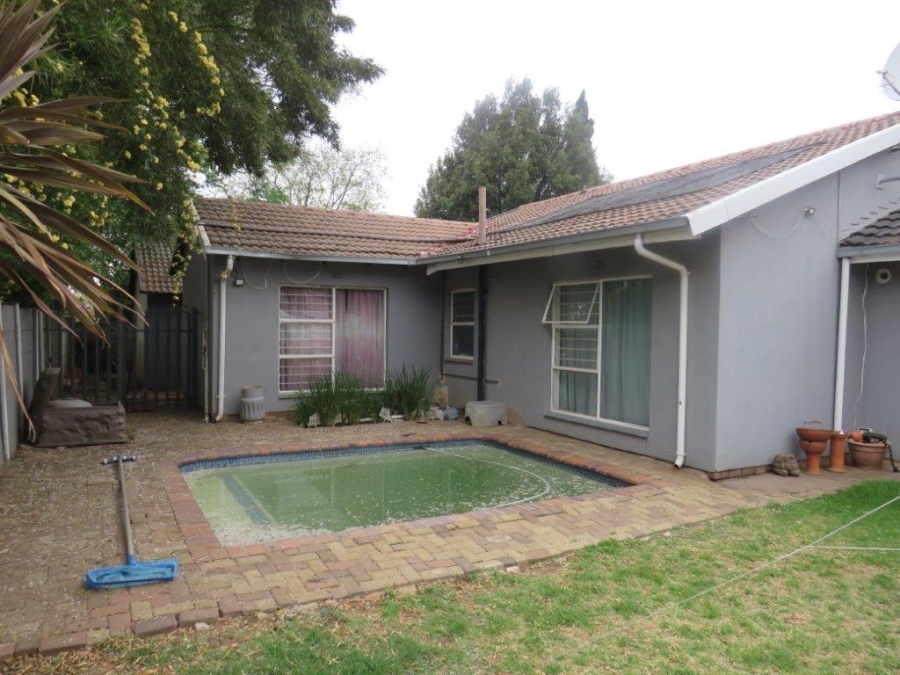 3 Bedroom Property for Sale in Brackendowns Gauteng