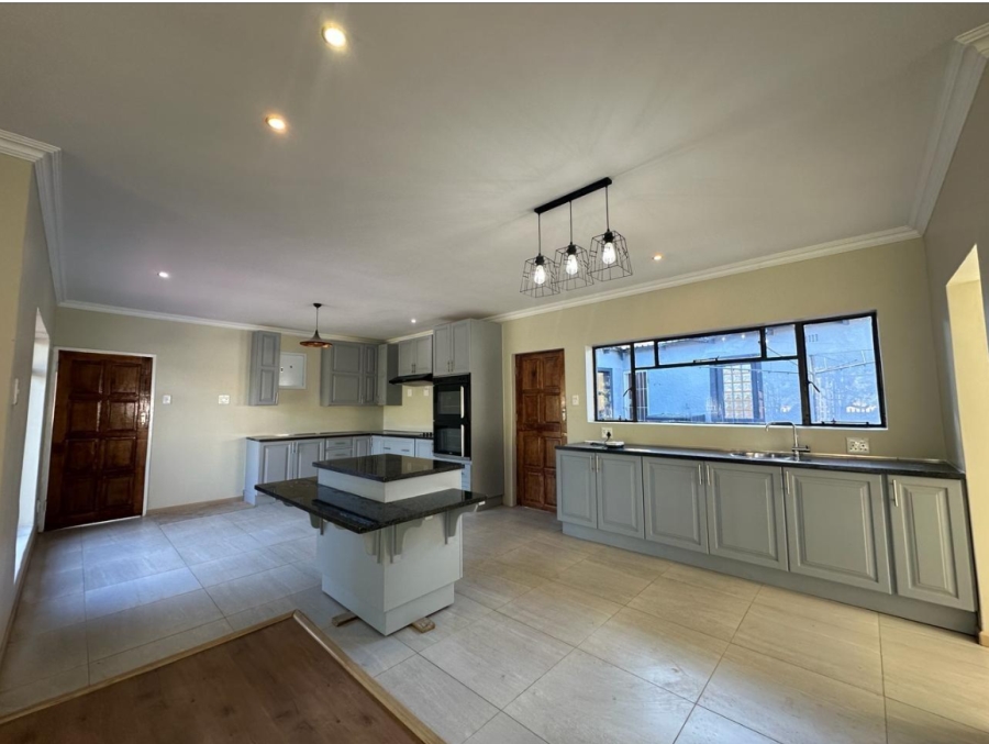 3 Bedroom Property for Sale in Linmeyer Gauteng