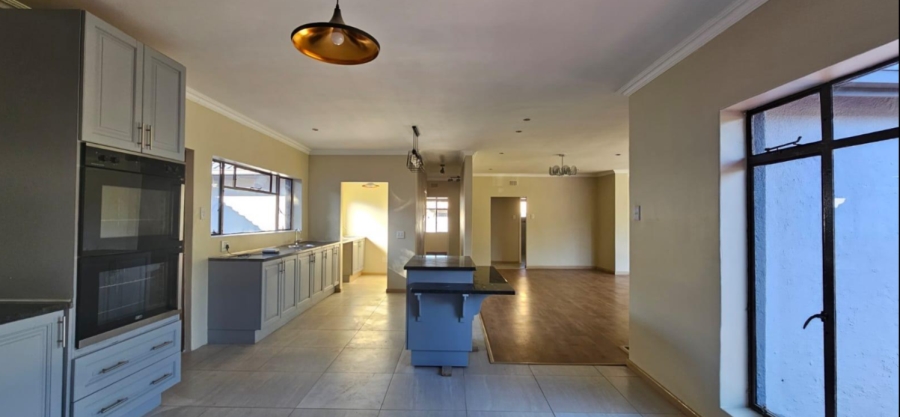 3 Bedroom Property for Sale in Linmeyer Gauteng