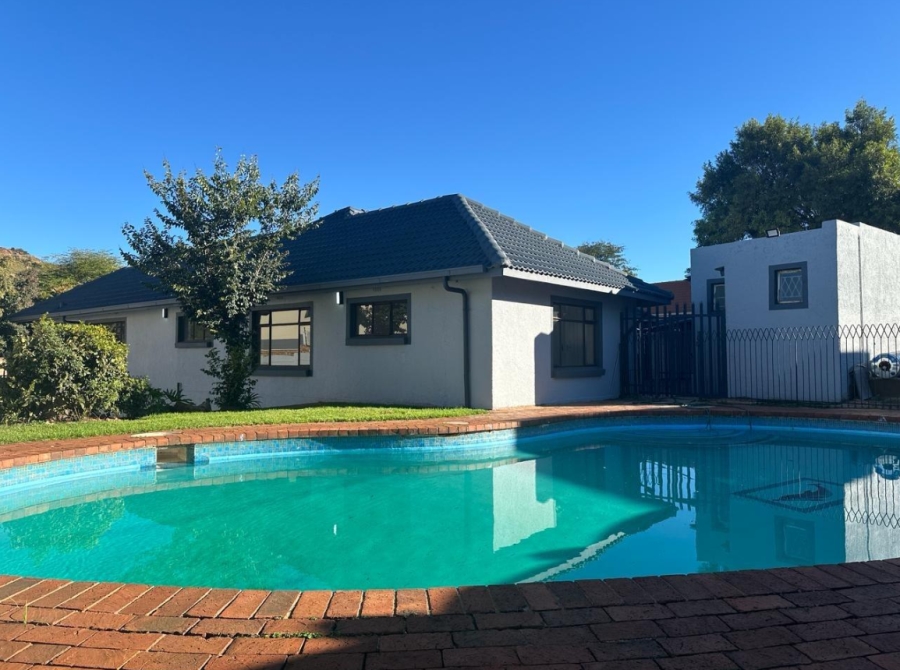 3 Bedroom Property for Sale in Linmeyer Gauteng