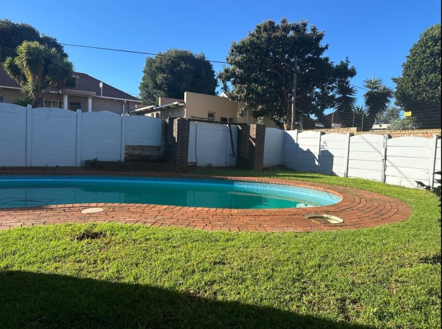 3 Bedroom Property for Sale in Linmeyer Gauteng