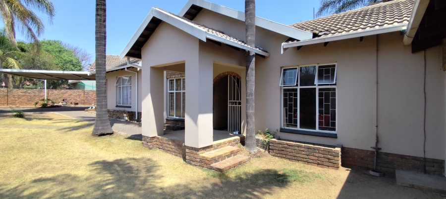 6 Bedroom Property for Sale in The Reeds Gauteng