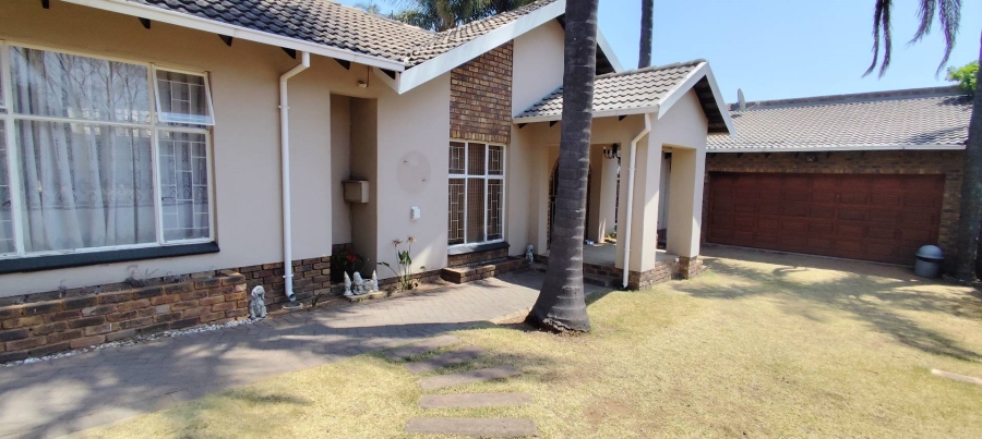 6 Bedroom Property for Sale in The Reeds Gauteng