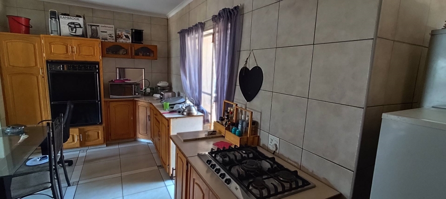 6 Bedroom Property for Sale in The Reeds Gauteng