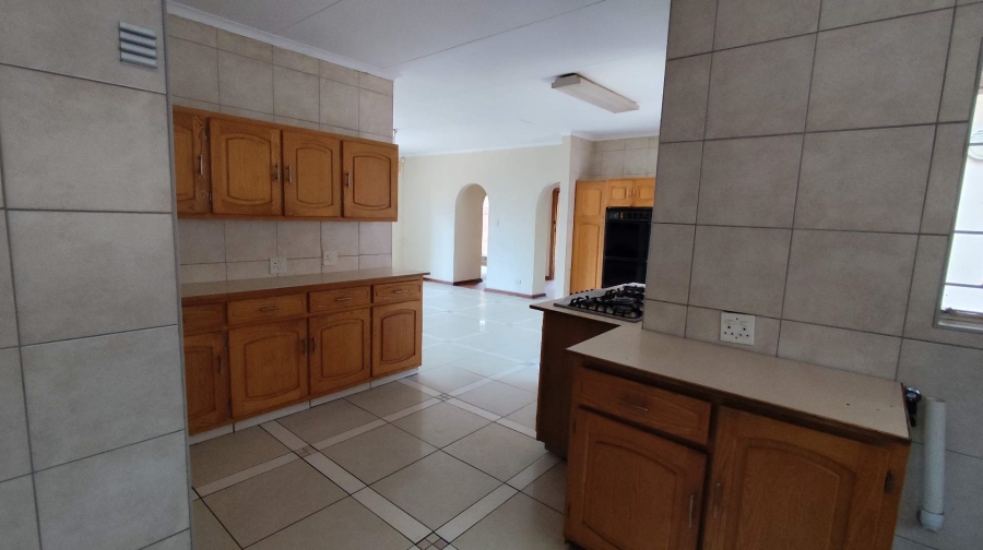 6 Bedroom Property for Sale in The Reeds Gauteng