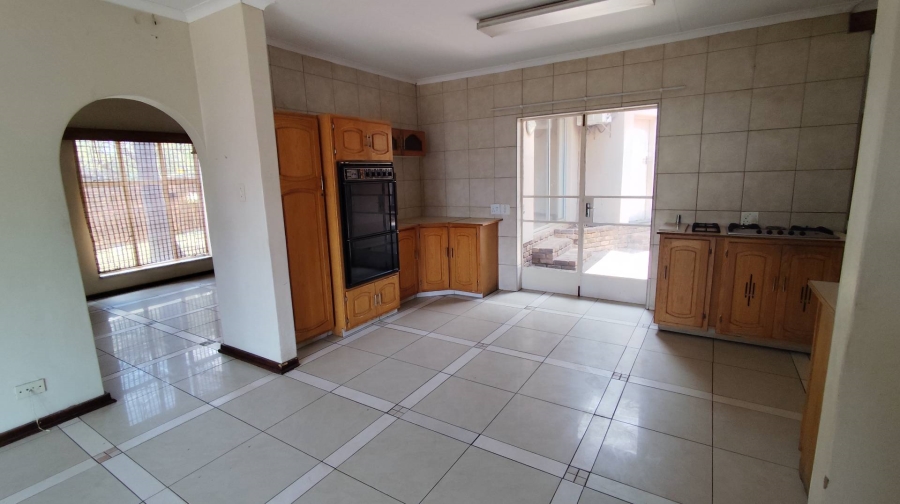 6 Bedroom Property for Sale in The Reeds Gauteng