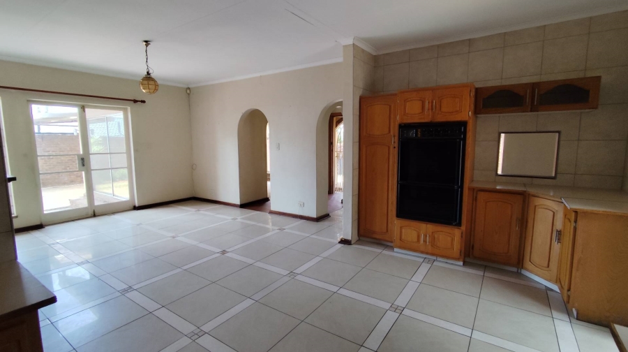 6 Bedroom Property for Sale in The Reeds Gauteng