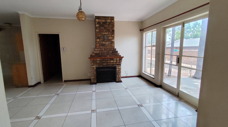 6 Bedroom Property for Sale in The Reeds Gauteng