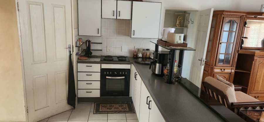 2 Bedroom Property for Sale in Die Hoewes Gauteng