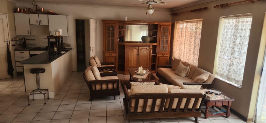 2 Bedroom Property for Sale in Die Hoewes Gauteng