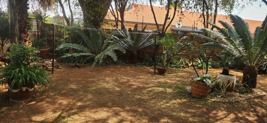 2 Bedroom Property for Sale in Die Hoewes Gauteng