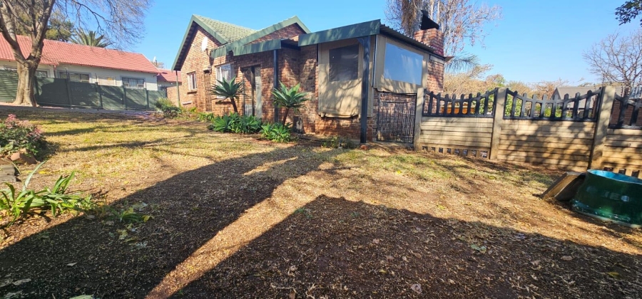 3 Bedroom Property for Sale in Rooihuiskraal Gauteng